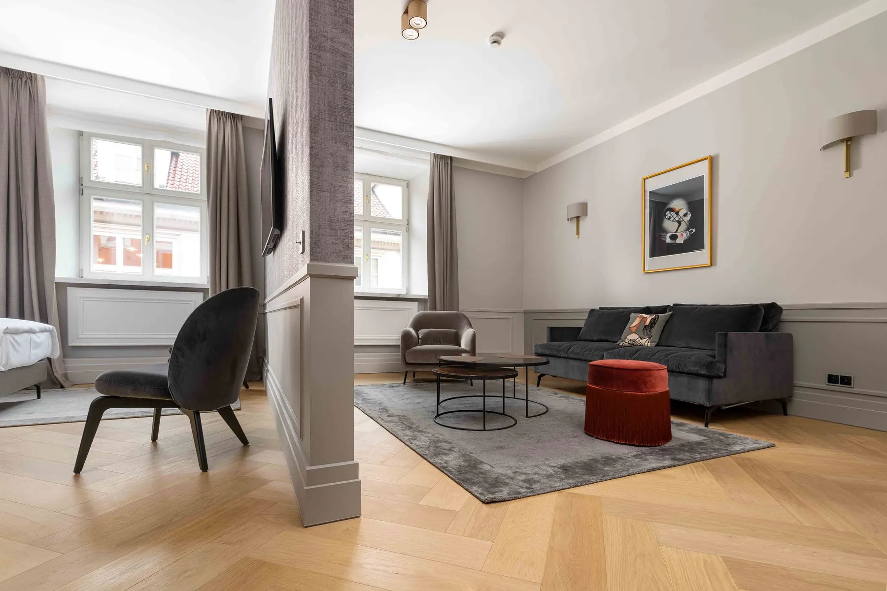 Dębowa podłoga w pokoju hotelowym H15 Luxury Palace, zdjęcie 11