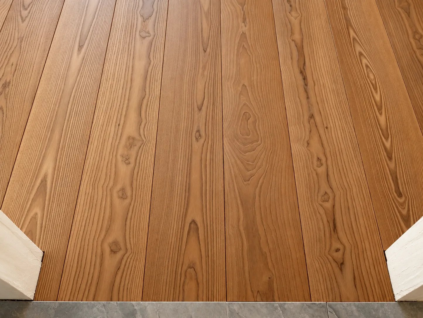 Wide Thermo Ash floorboards in an interior in Piotrkowice, photo 3