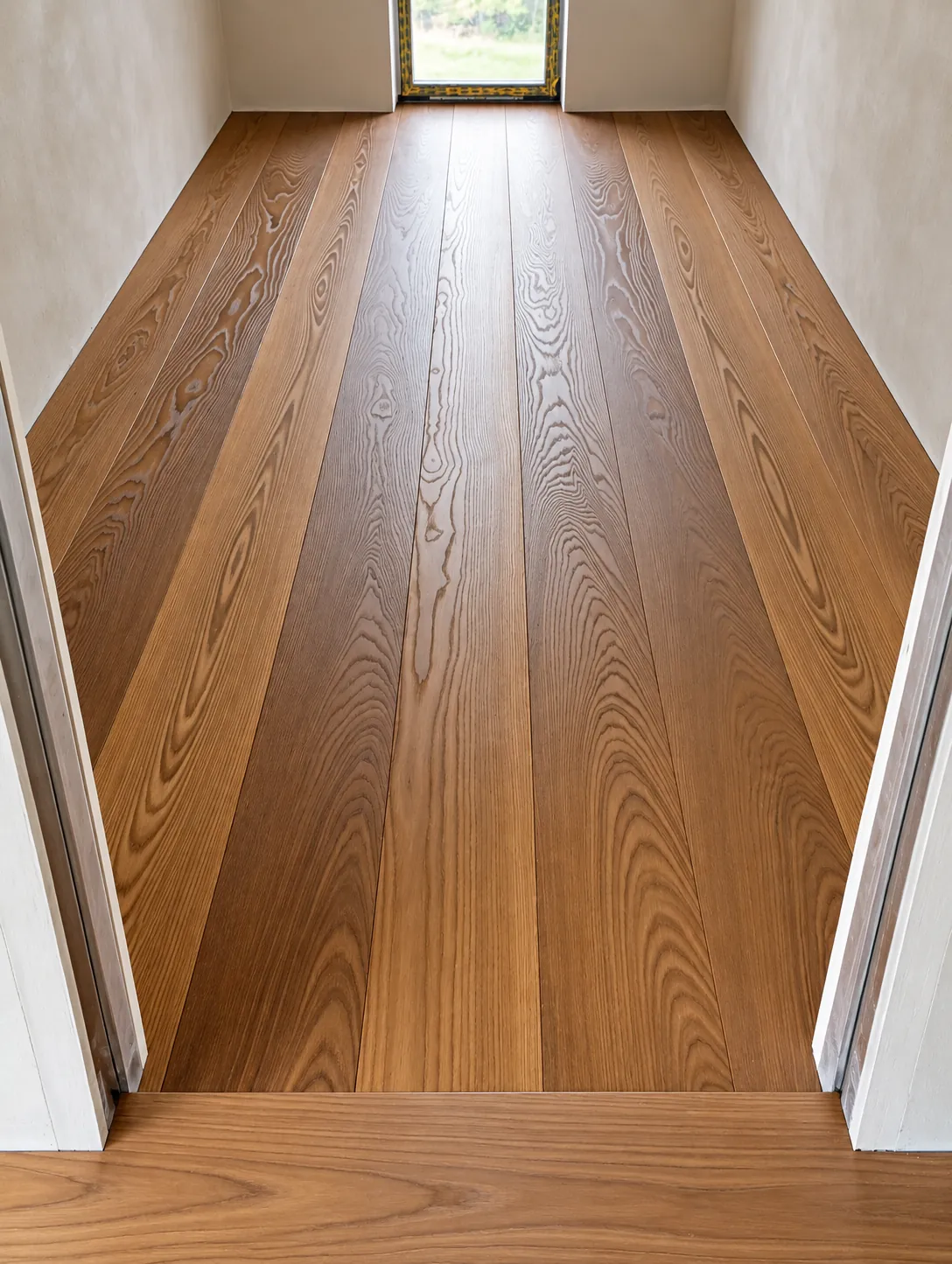 Wide Thermo Ash floorboards in an interior in Piotrkowice, photo 5