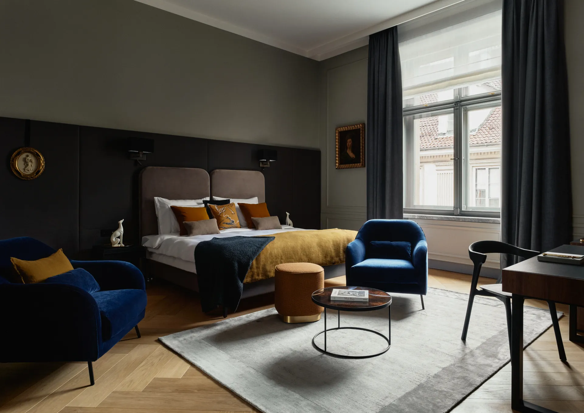 Dębowa podłoga w pokoju hotelowym H15 Luxury Palace, zdjęcie 2