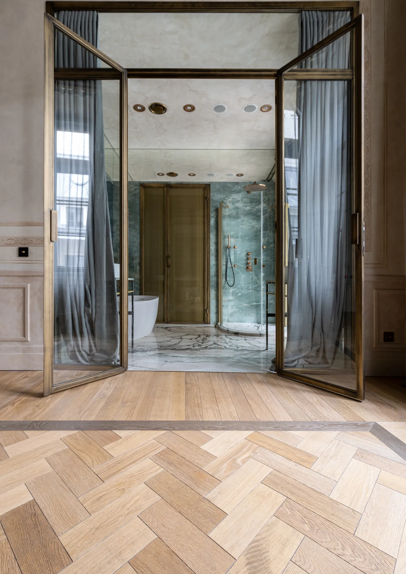 Drewniana posadzka pod sklepieniem holu H15 Luxury Palace, zdjęcie 2