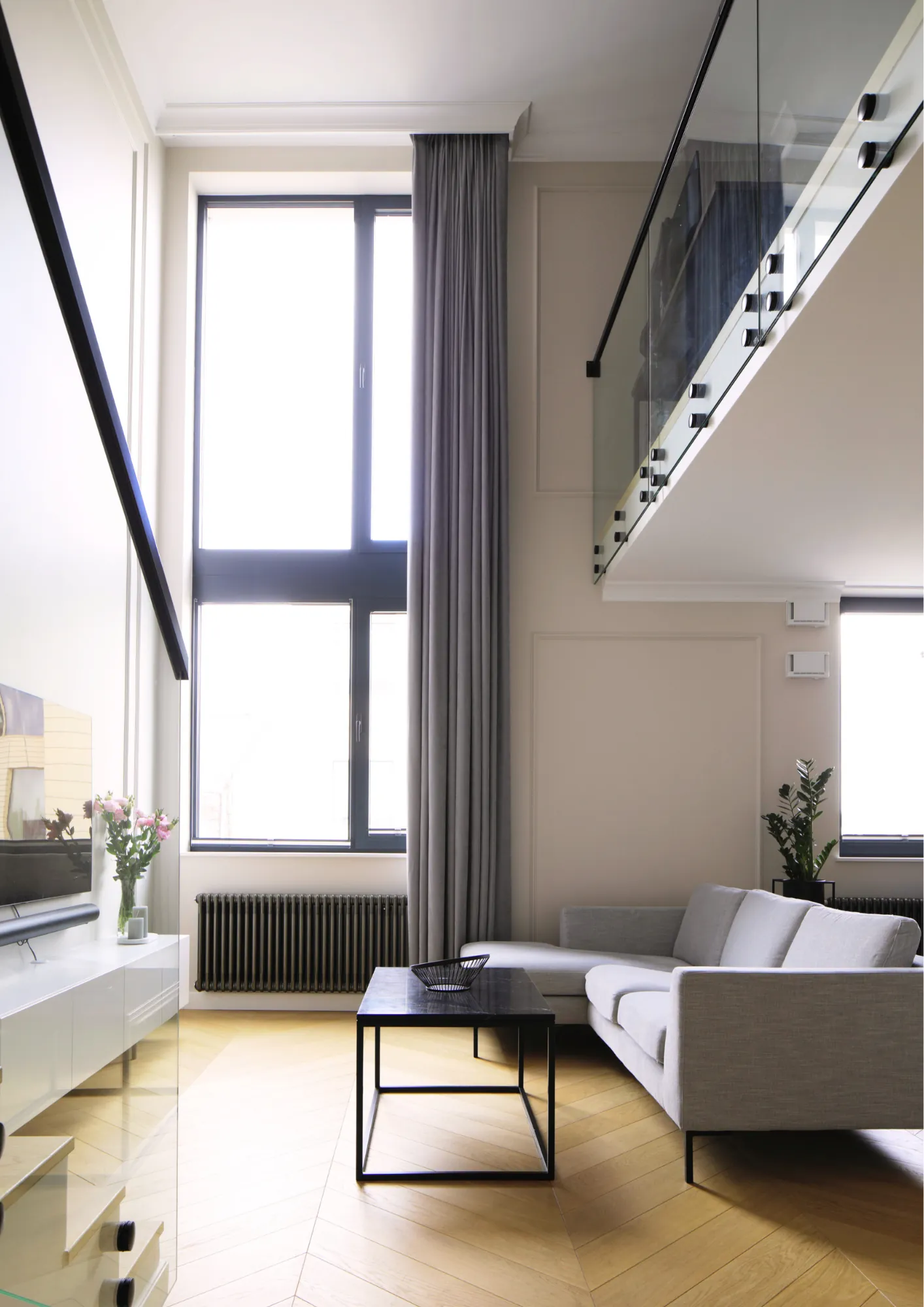Oak chevron floor in a Warsaw apartment